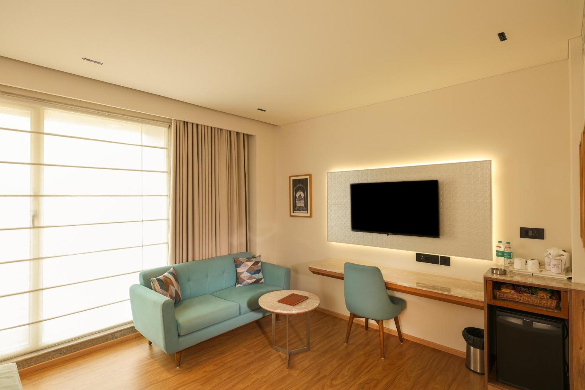 Indus Biznotel New Delhi Extérieur photo