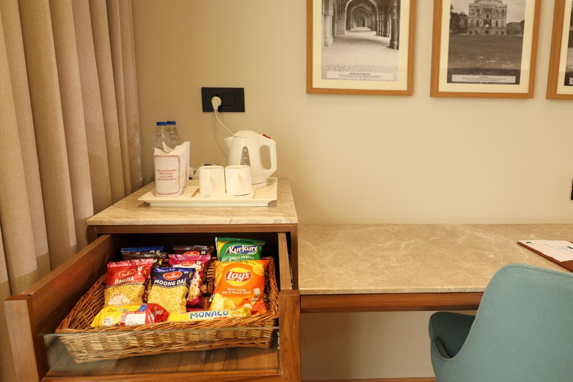 Indus Biznotel New Delhi Extérieur photo