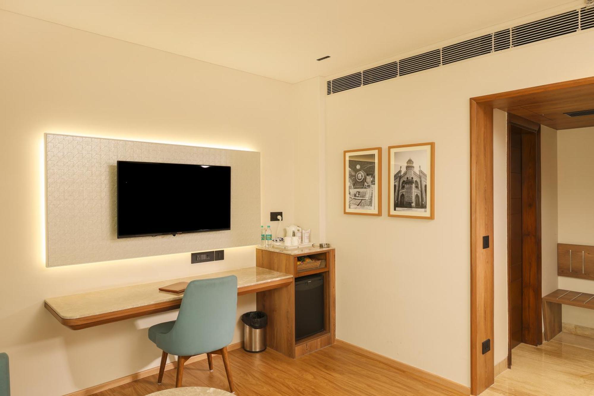 Indus Biznotel New Delhi Extérieur photo