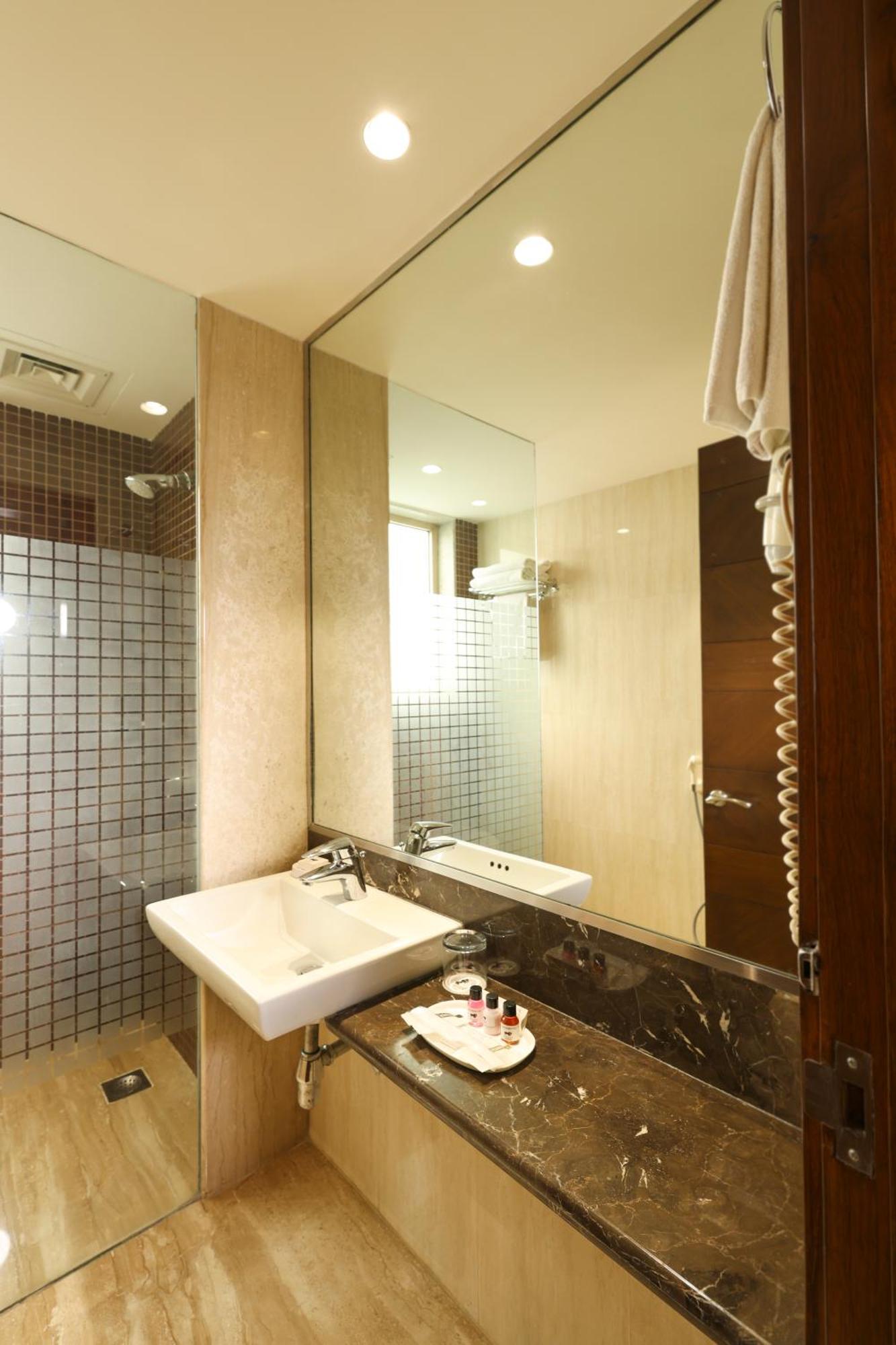 Indus Biznotel New Delhi Extérieur photo