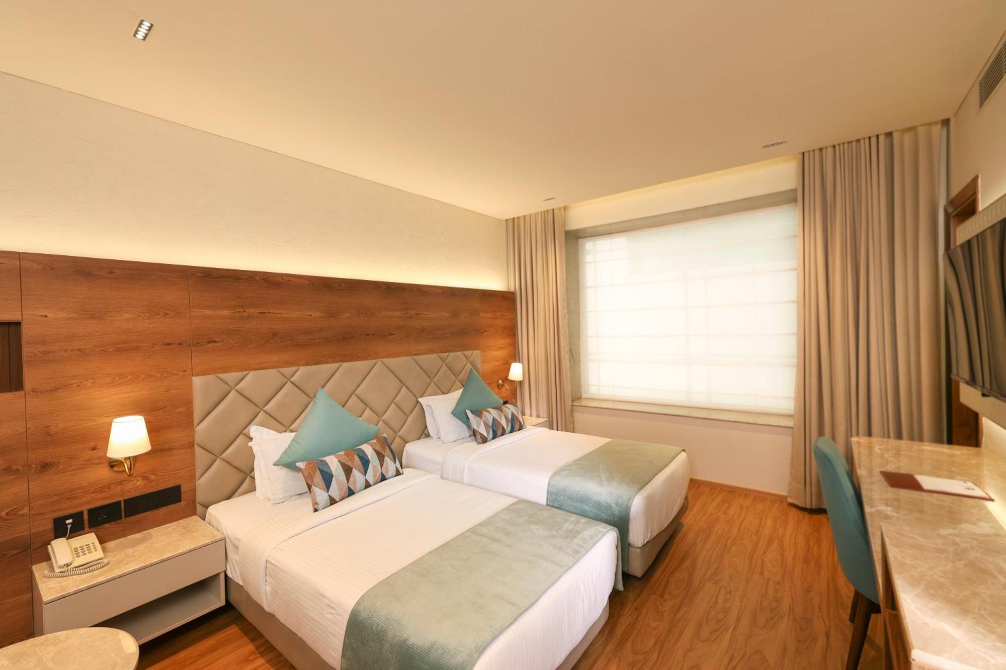 Indus Biznotel New Delhi Extérieur photo