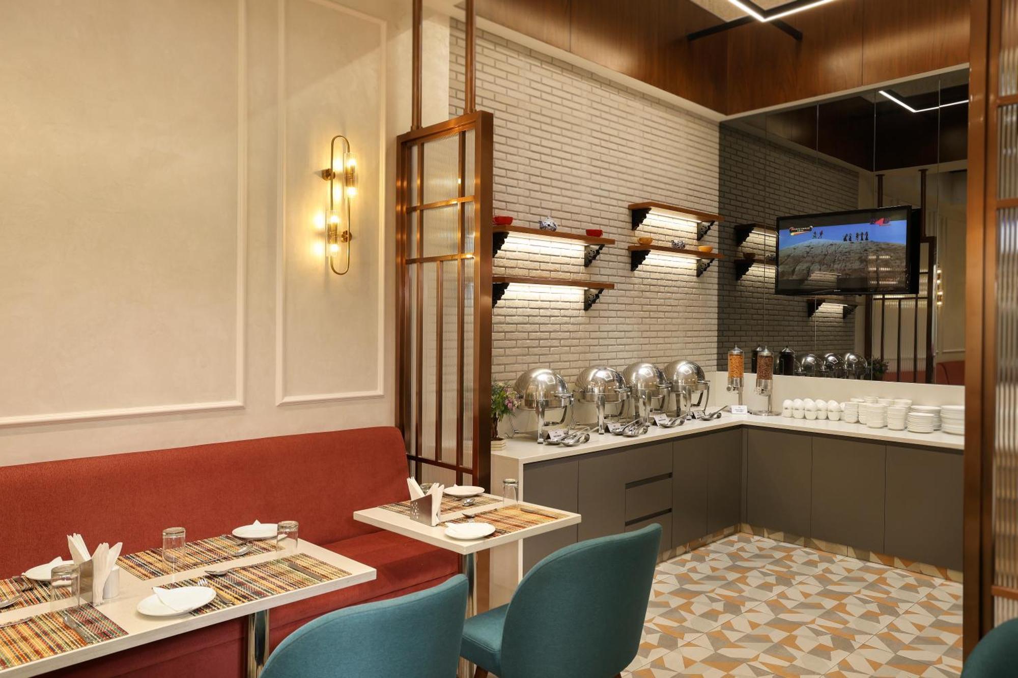 Indus Biznotel New Delhi Extérieur photo