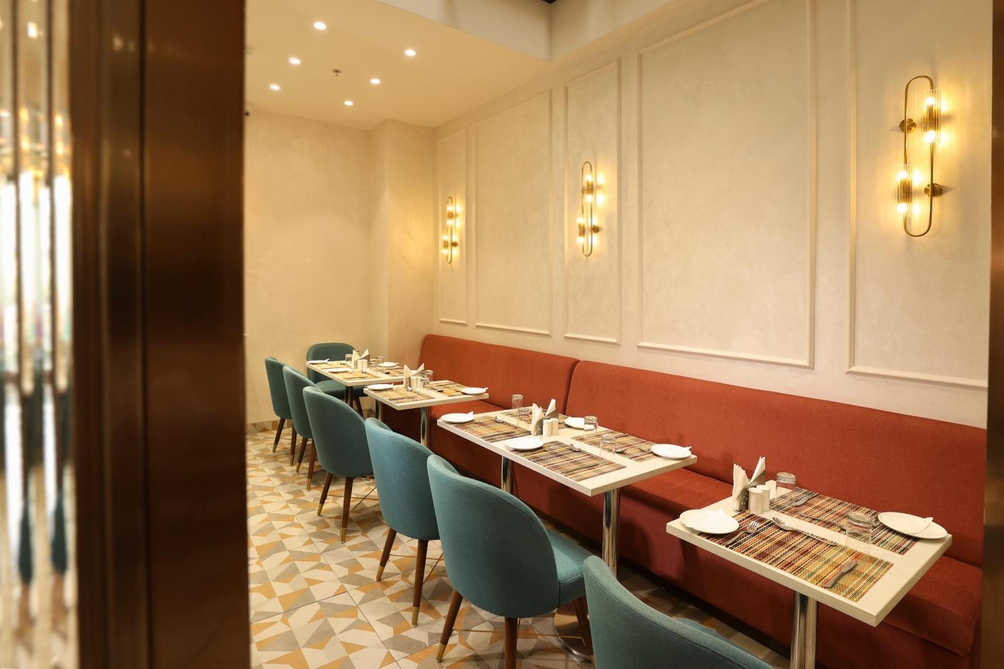 Indus Biznotel New Delhi Extérieur photo