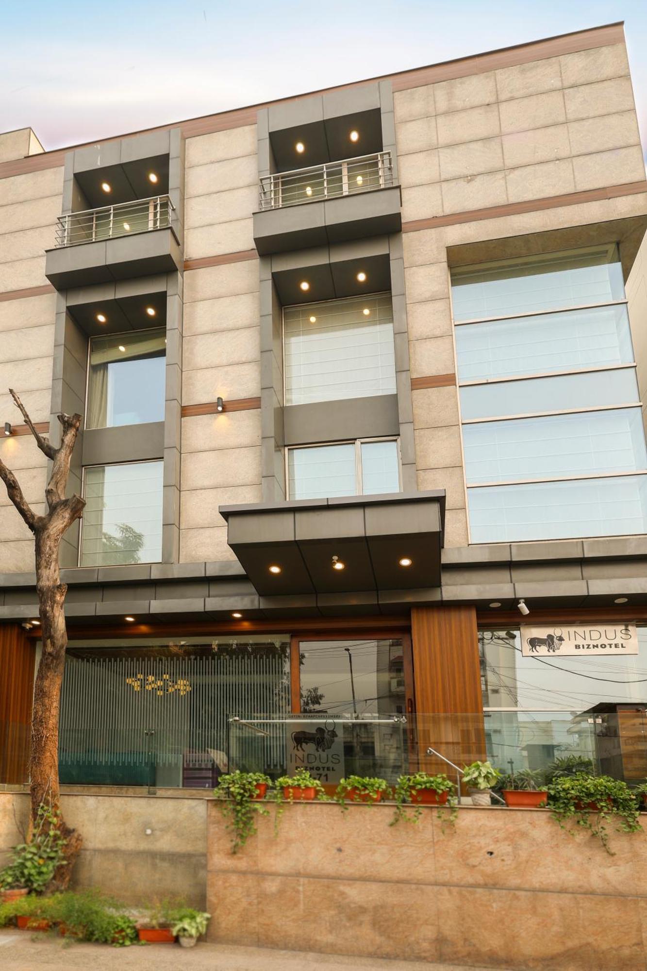 Indus Biznotel New Delhi Extérieur photo