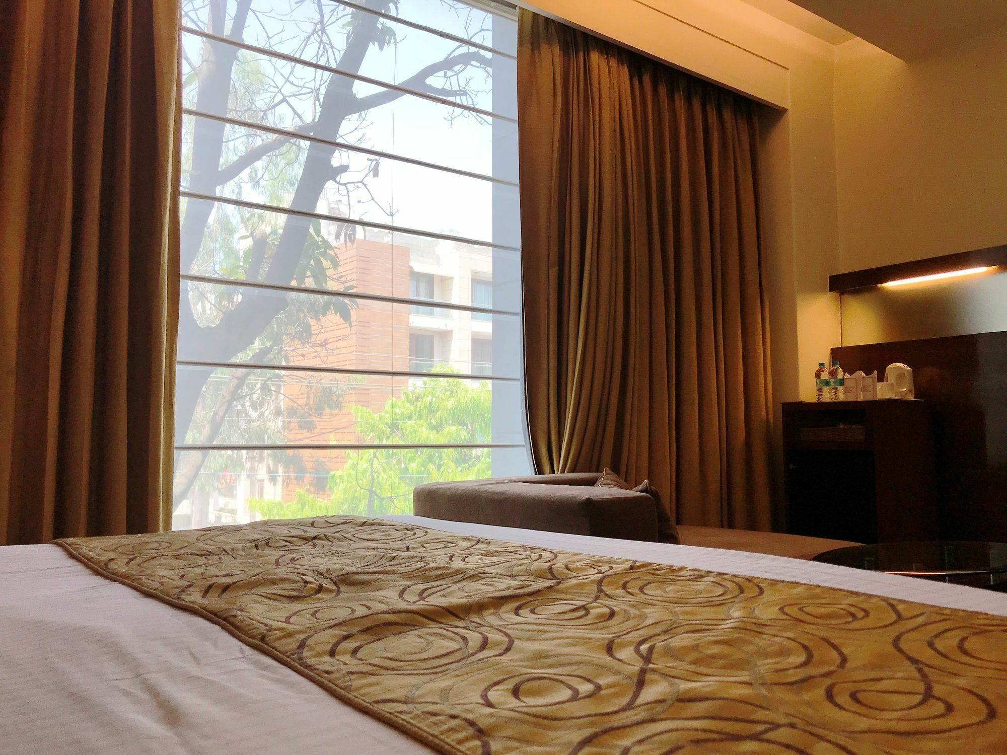Indus Biznotel New Delhi Extérieur photo